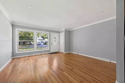 Living - 441 N 4th Ave #B, Des Plaines, IL 60016 photo 1 of 7