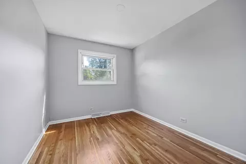 Bedroom - 441 N 4th Ave #B, Des Plaines, IL 60016 photo 6 of 8