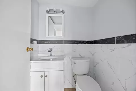 Bath - 441 N 4th Ave #B, Des Plaines, IL 60016 photo 3 of 3