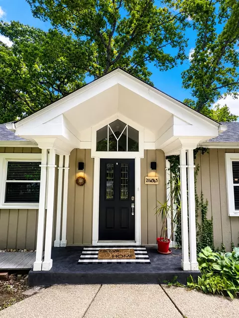 21 W363 Walnut Rd, Glen Ellyn, IL 60137
