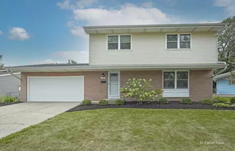 1713 Oak St, Saint Charles, IL 60174