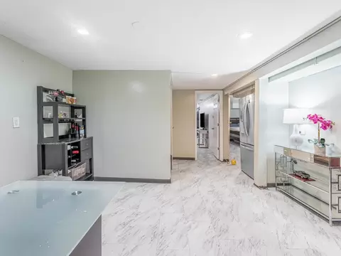 Entry Way - 1333 Willow Ave, Des Plaines, IL 60016 photo 4 of 4