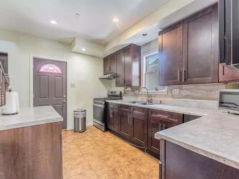 Kitchen - 1333 Willow Ave, Des Plaines, IL 60016 photo 1 of 3