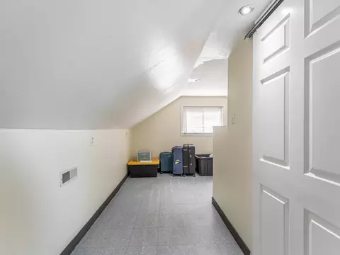 Entry Way - 1333 Willow Ave, Des Plaines, IL 60016 photo 1 of 4