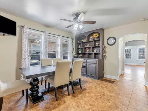 Dining - 1333 Willow Ave, Des Plaines, IL 60016 photo 2 of 2