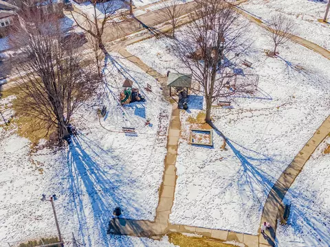 View/Area - 1333 Willow Ave, Des Plaines, IL 60016 photo 1 of 4