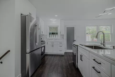 Kitchen - 1321 Marcy Ln, Wheeling, IL 60090 photo 6 of 7