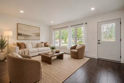 Living - 1321 Marcy Ln, Wheeling, IL 60090 photo 3 of 5