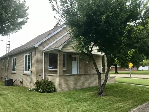 Exterior - 401 Oak St, Cedar Point, IL 61316 photo 2 of 6