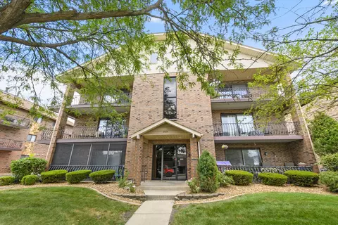 8124 169th St #2E, Tinley Park, IL 60477
