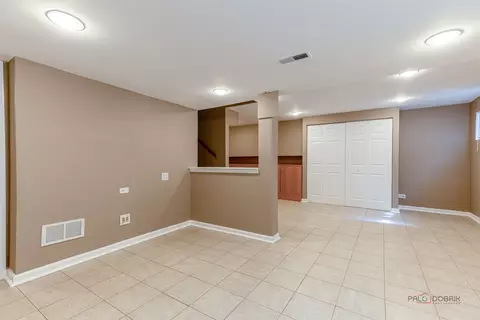 Living - 984 Georgian Pl, Bartlett, IL 60103 photo 4 of 4