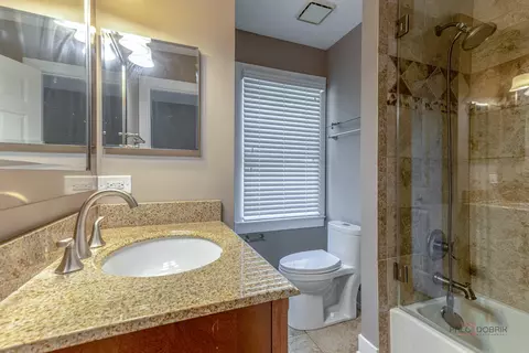 Bath - 984 Georgian Pl, Bartlett, IL 60103 photo 4 of 6