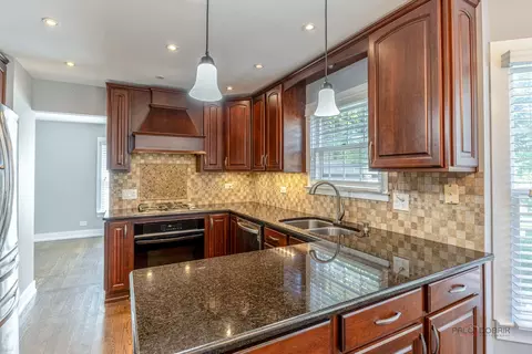 Kitchen - 984 Georgian Pl, Bartlett, IL 60103 photo 2 of 4