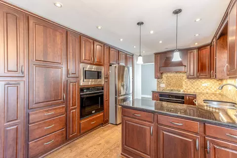Kitchen - 984 Georgian Pl, Bartlett, IL 60103 photo 3 of 4