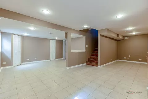 Living - 984 Georgian Pl, Bartlett, IL 60103 photo 3 of 4