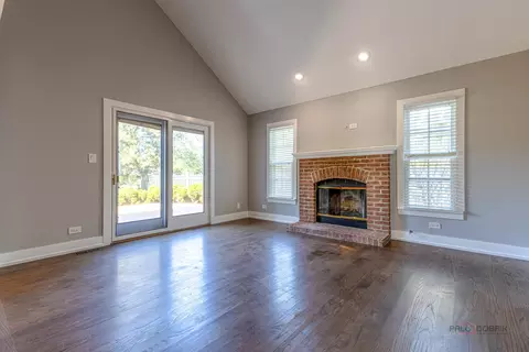 Living - 984 Georgian Pl, Bartlett, IL 60103 photo 2 of 4