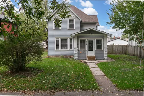 2214 W 2nd St, Davenport, IA 52802