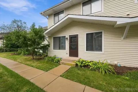 2 S759 Winchester Cir #2, Warrenville, IL 60555