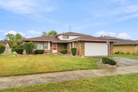 714 E 194th St, Glenwood, IL 60425