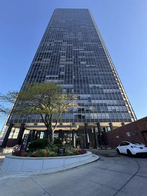 5415 N Sheridan Rd #812, Chicago, IL 60640