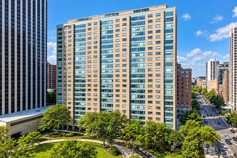 3180 N Lake Shore Dr #17F, Chicago, IL 60657