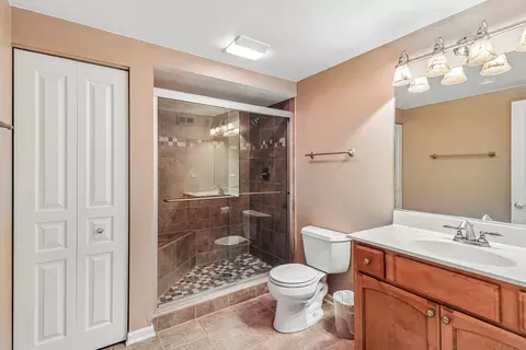 Bath - 1 Waterfront Ct, Algonquin, IL 60102 photo 6 of 6