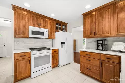 Kitchen - 311 Devlin Ct, Naperville, IL 60565 photo 3 of 3