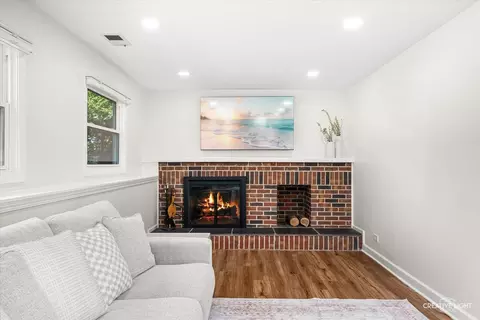 Living - 311 Devlin Ct, Naperville, IL 60565 photo 4 of 5