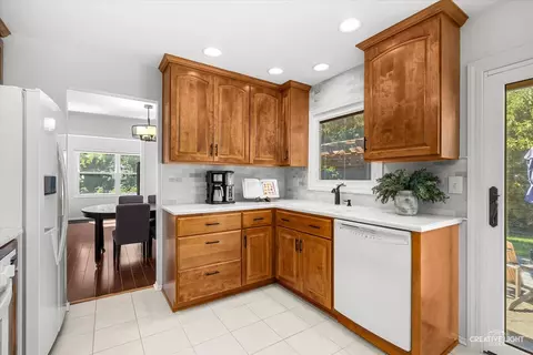 Kitchen - 311 Devlin Ct, Naperville, IL 60565 photo 2 of 3