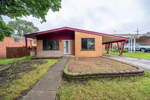 8410 W Bruce Dr, Niles, IL 60714