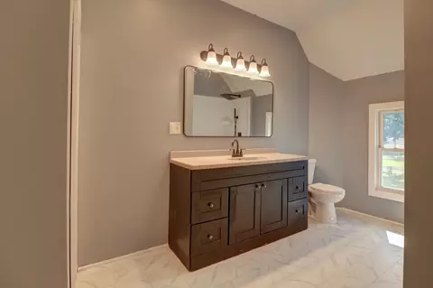 Bath - 512 E 3rd St, Rock Falls, IL 61071 photo 2 of 3