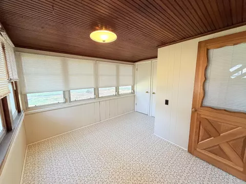 Exterior - 1300 Grant St, Eldorado, IL 62930 photo 9 of 10