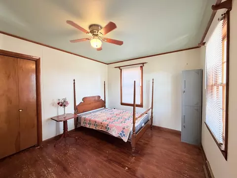 Bedroom - 1300 Grant St, Eldorado, IL 62930 photo 3 of 3