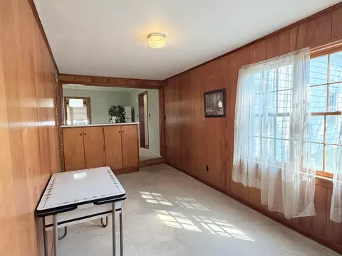Dining - 1300 Grant St, Eldorado, IL 62930 photo 2 of 2