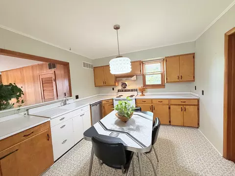 Kitchen - 1300 Grant St, Eldorado, IL 62930 photo 1 of 2