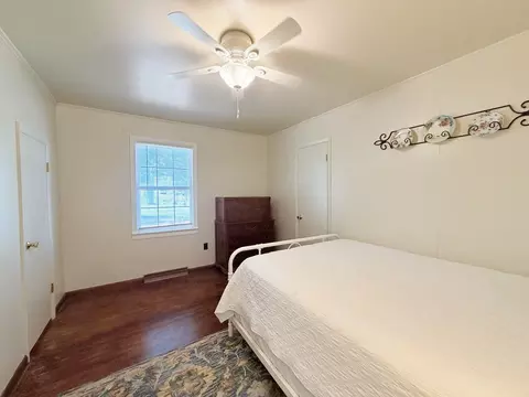 Bedroom - 1300 Grant St, Eldorado, IL 62930 photo 1 of 3