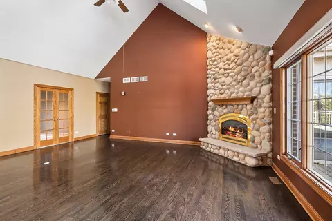 Living - 7308 Sheffield Ct, Monee, IL 60449 photo 2 of 4