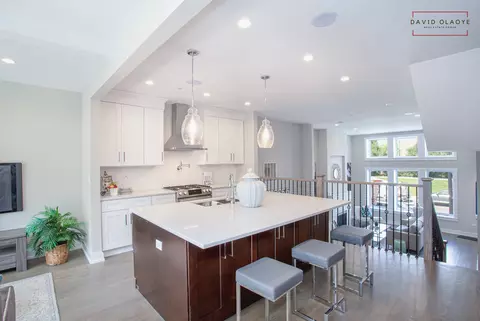 Kitchen - 349 E 43rd St, Chicago, IL 60653 photo 4 of 4