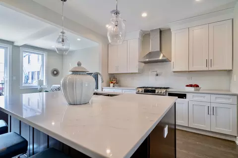 Kitchen - 349 E 43rd St, Chicago, IL 60653 photo 2 of 4