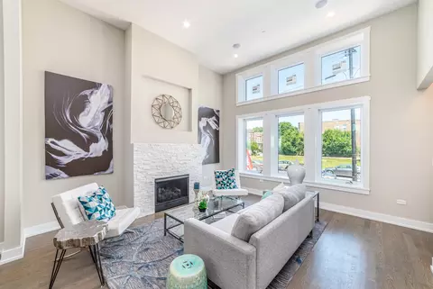 Living - 349 E 43rd St, Chicago, IL 60653 photo 6 of 6