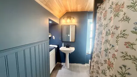 Bath - 924 W Main St, Salem, IL 62881 photo 2 of 3