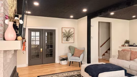 Living - 924 W Main St, Salem, IL 62881 photo 1 of 1
