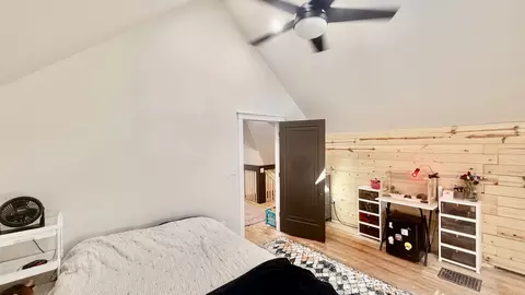 Bedroom - 924 W Main St, Salem, IL 62881 photo 2 of 3