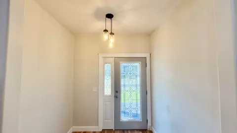 Entry Way - 924 W Main St, Salem, IL 62881 photo 1 of 2