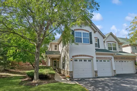 415 Shadow Creek Dr, Vernon Hills, IL 60061