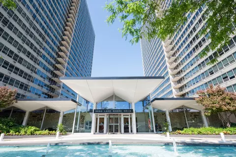 3550 N Lake Shore Dr #1717, Chicago, IL 60657