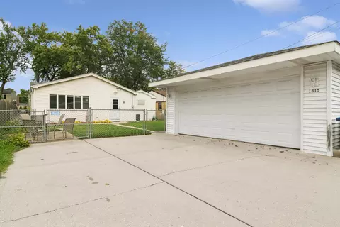 Exterior - 1315 Everett Ave, Des Plaines, IL 60018 photo 3 of 6