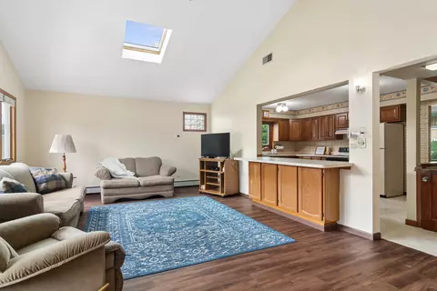 Living - 1315 Everett Ave, Des Plaines, IL 60018 photo 3 of 4