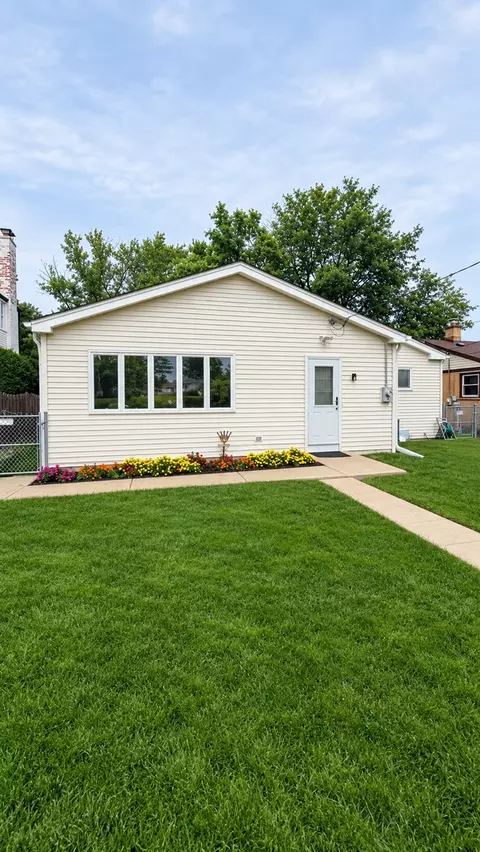 Exterior - 1315 Everett Ave, Des Plaines, IL 60018 photo 6 of 6