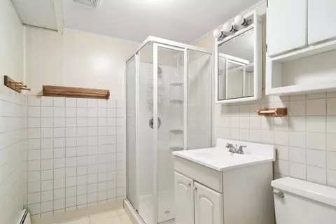 Bath - 1315 Everett Ave, Des Plaines, IL 60018 photo 2 of 2